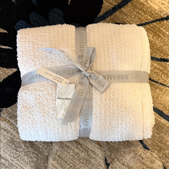 Tommy Bahama Cream Blanket - Picture 1 of 2